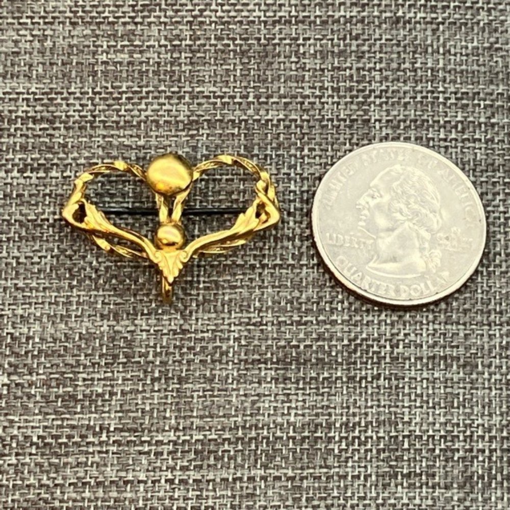 Signed Pin Brooch As Is Gold Heart Round Twist Scroll Detailed Soft Girl Vintage